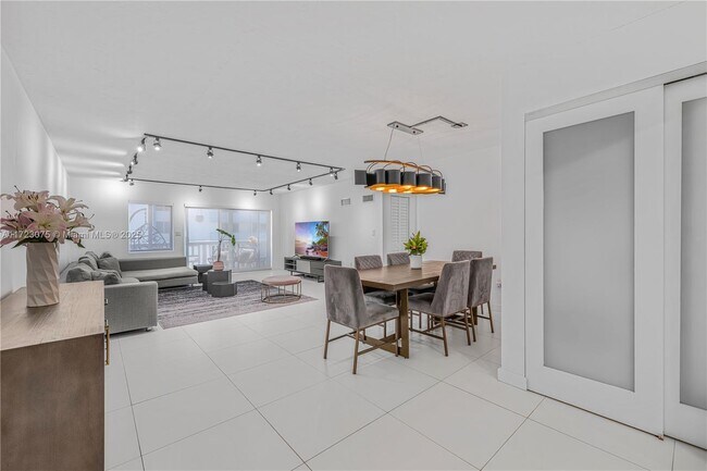 1662 Lincoln Ct Unit 207