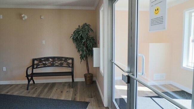 Photo - 5202 49 St