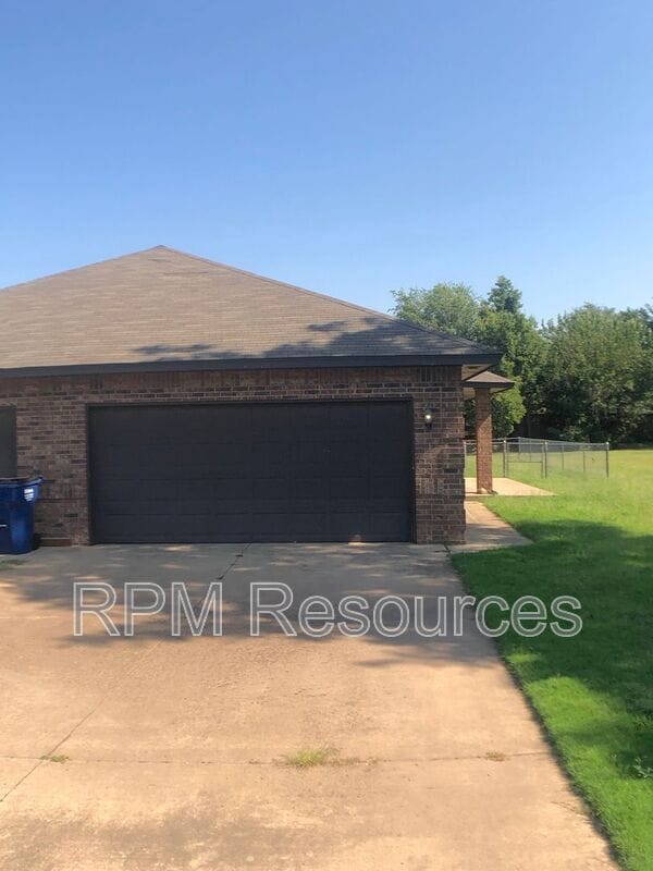 Photo - 107 E Forster Ln