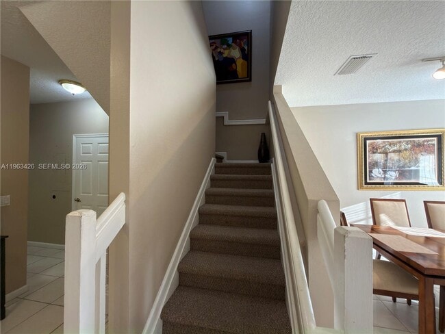 Photo - 1651 Hawthorne Pl