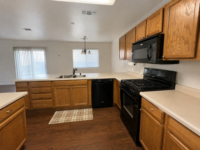 Photo - 3290 N Vista Ave