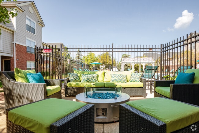 Outdoor Lounge - Stratford Green