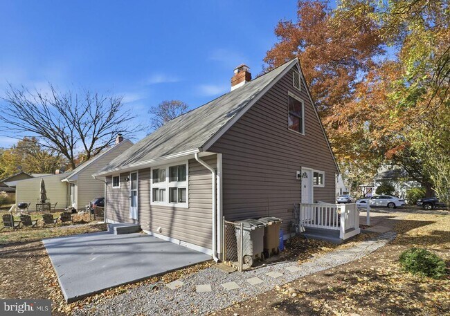 Photo - 5724 Denfield Rd