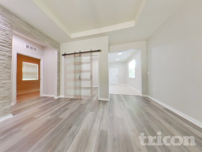 Photo - 2837 E Lake Pointe Dr