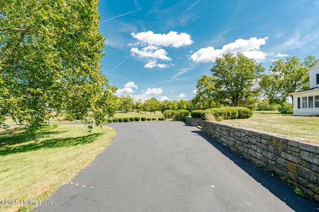 Photo - 3976 Shelbyville Rd