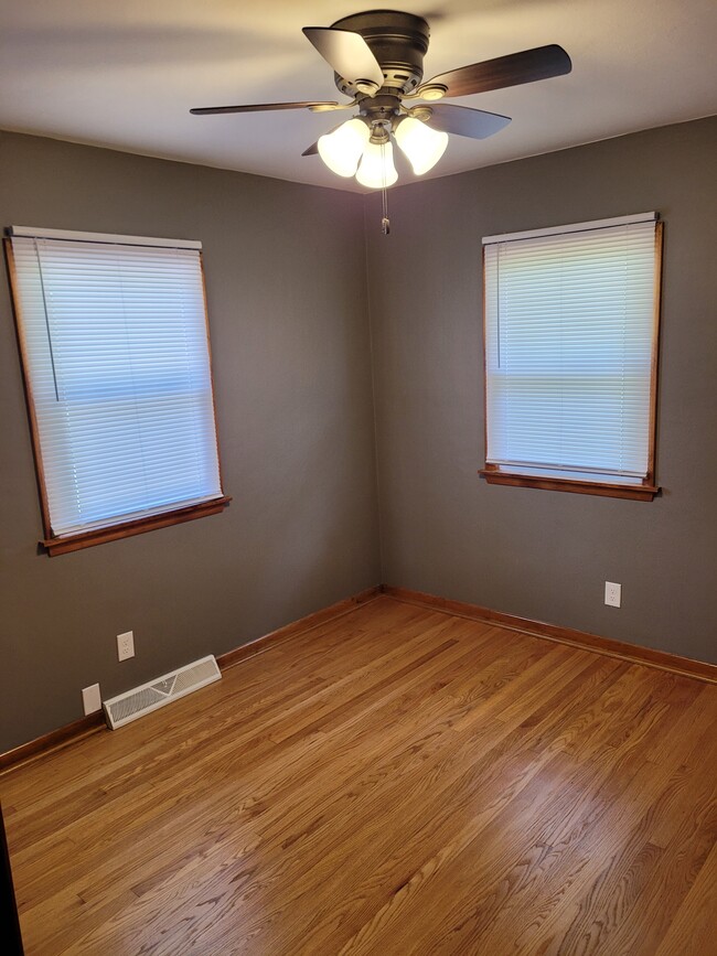 Photo - 430 W 30th St