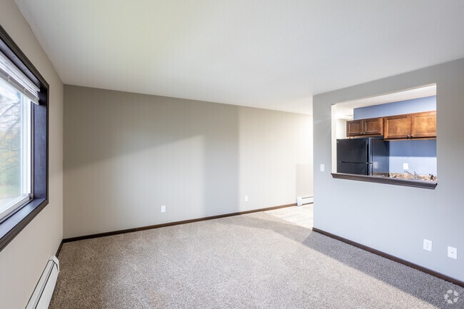 1BR, 1BA - 636SF, Living Room