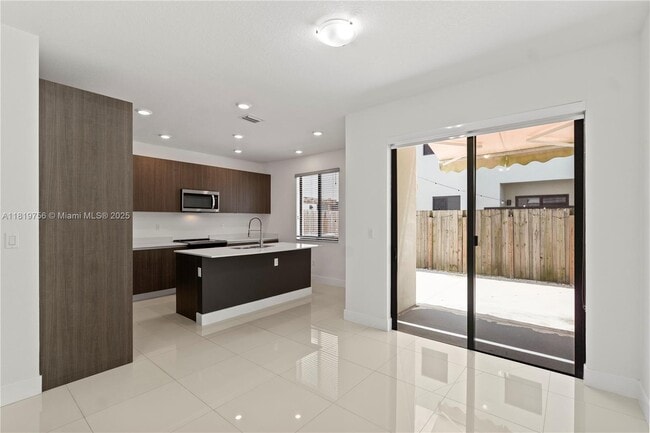 Photo - 535 SW 91st Pl Townhome