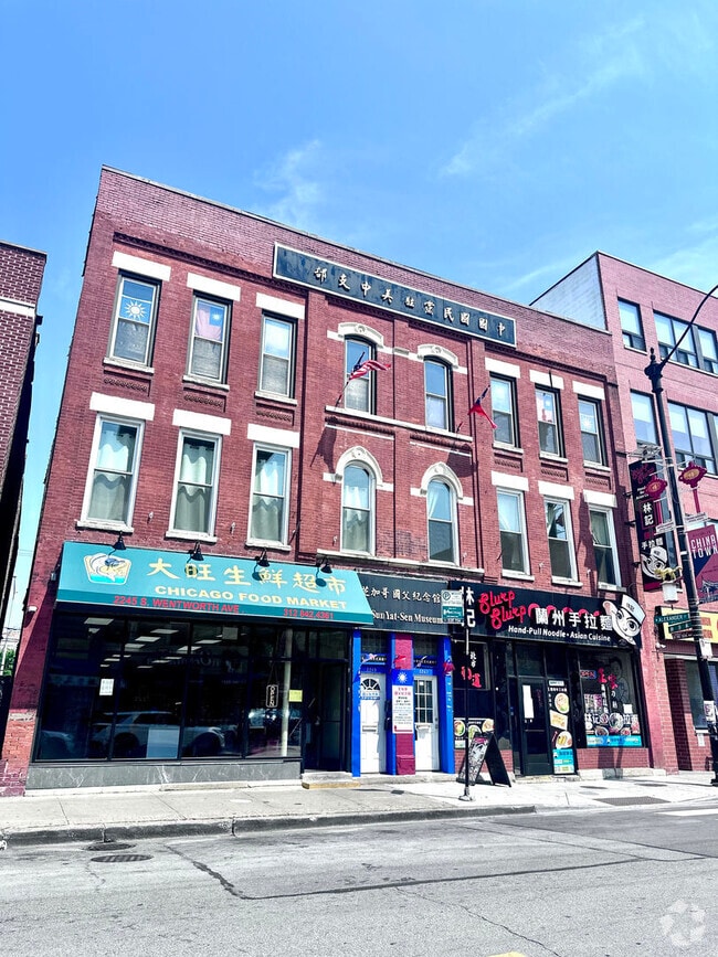 Building Photo - 2247 S Wentworth Ave Unit 2C Rental