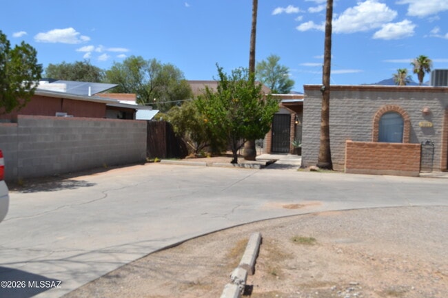 Photo - 3865 E Glenn St