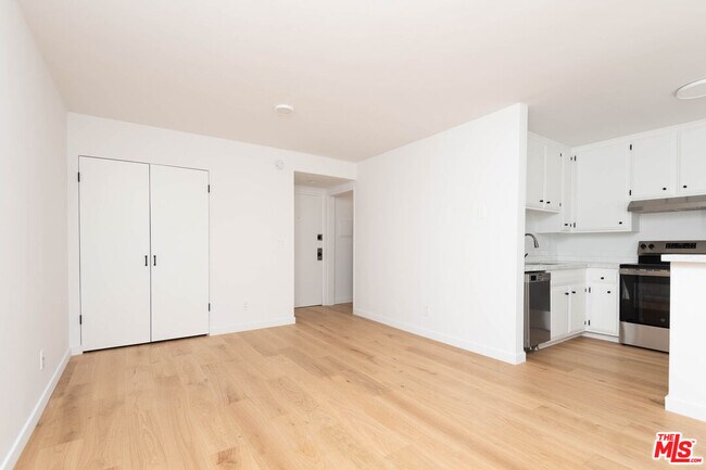 Photo - 5935 Chula Vista Way Unidad 103