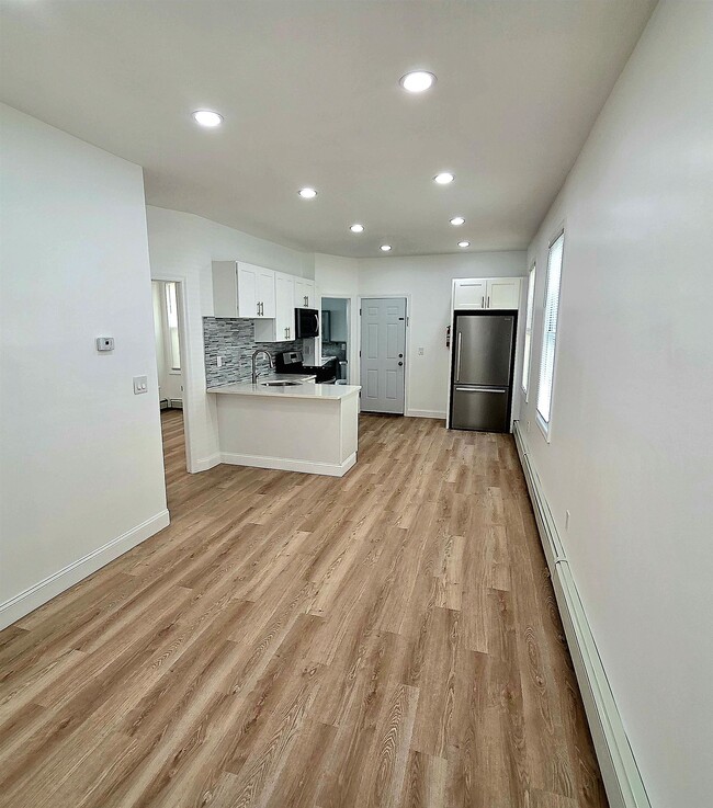 Photo - 129 W 27th St