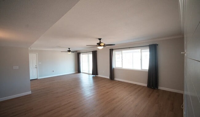Building Photo - 3140 W 8th St