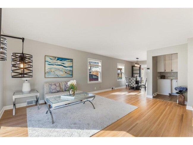 Photo - 2910 Vernon Ave S