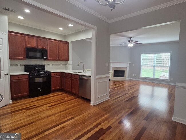 Photo - 2720 Beynon Ln NE