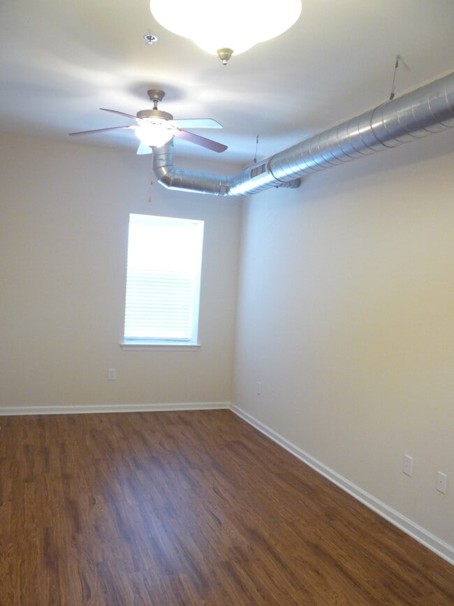 Photo - 215 N 6th St Unit 2