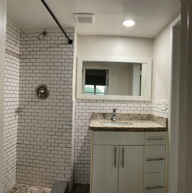 Photo - Up to 2 Months Free + Waived Utility Conne... Apartamento Unidad 28 - Vegas