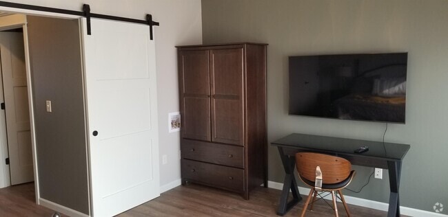 Building Photo - 460 Washington St Rental