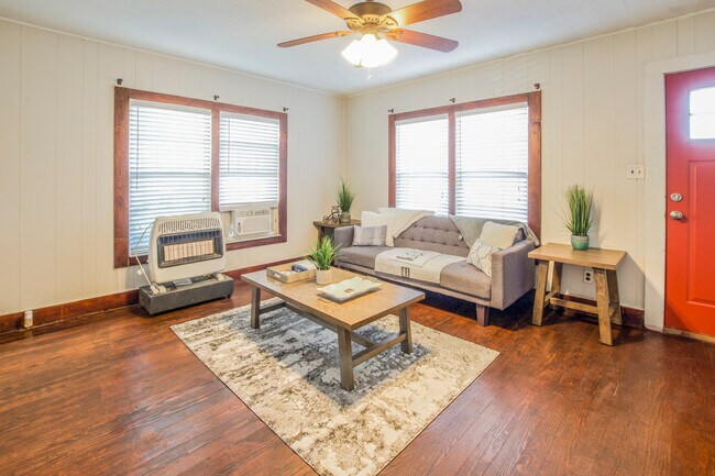 Photo - 1500 E Main St