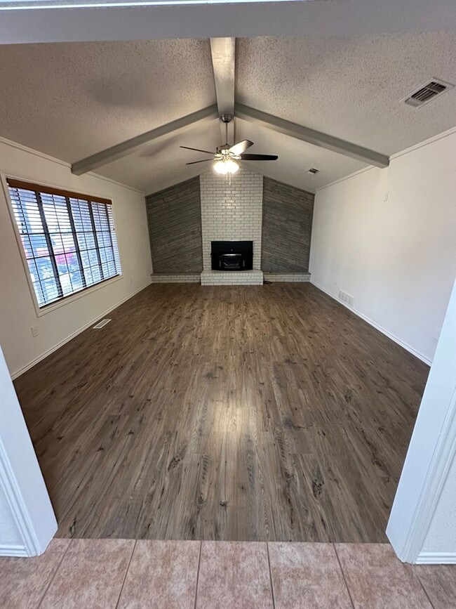 Photo - 3B/2B/2G HOME WITH HUGE SHOP ON ACREAGE