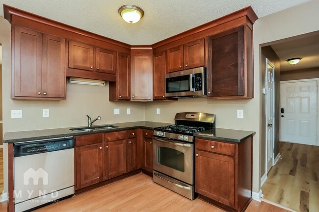 Photo - 2574 Overlake Dr