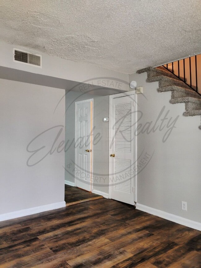 Photo - Two Bedroom Townhouse with deck near Trini...