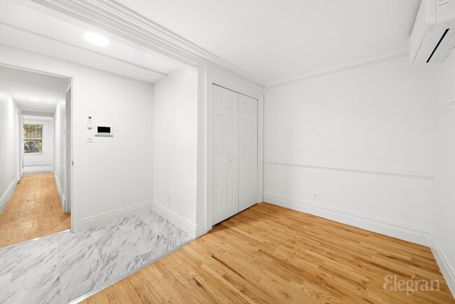 Photo - 439 W 43rd St Unidad 1