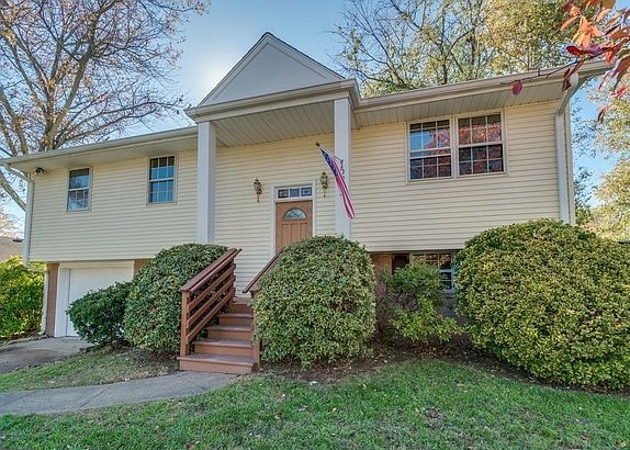 Photo - 10002 Nanette Dr