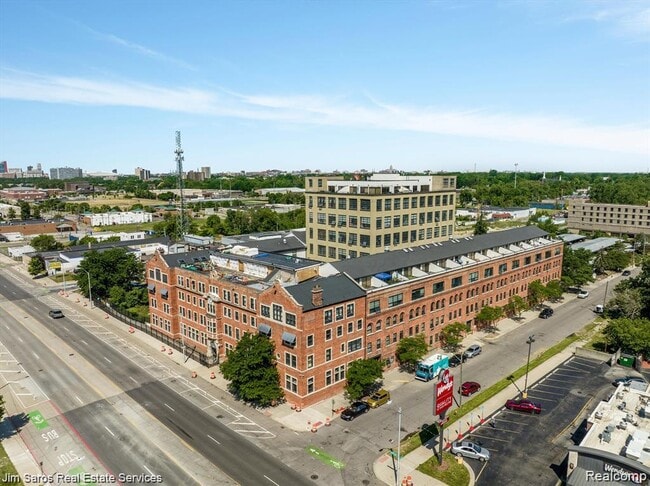 Building Photo - 6533 E Jefferson Ave Unit 112