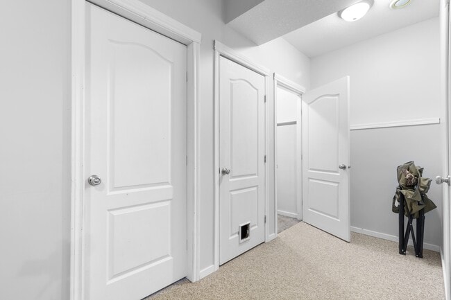 Photo - 8922-8970 70 Ave