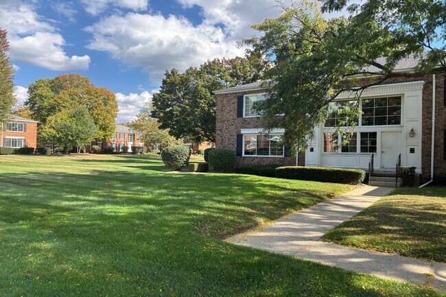 Photo - 689 E Fox Hills Dr Unit 65