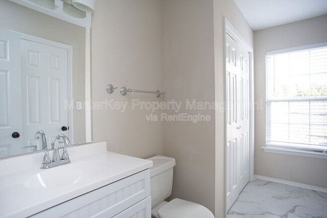 Photo - 204 Evening Star Dr