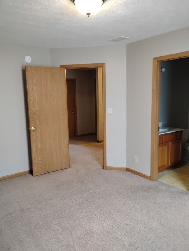 Building Photo - 3296 Hopkins Dr Rental