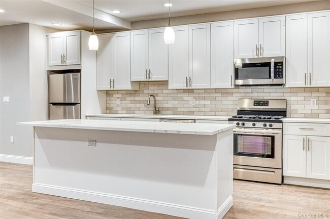 Photo - 78 Roslyn Rd Unit 201