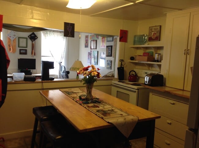 Building Photo - 2a Storer Ct Unit RR401