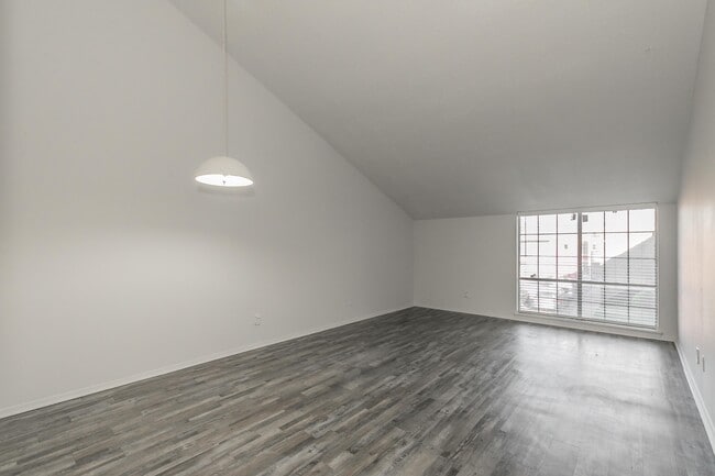 Photo - Pointe on Calloway