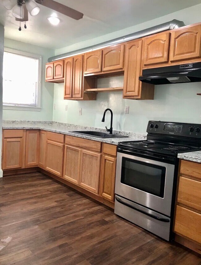 Photo - 1109 W 41st St