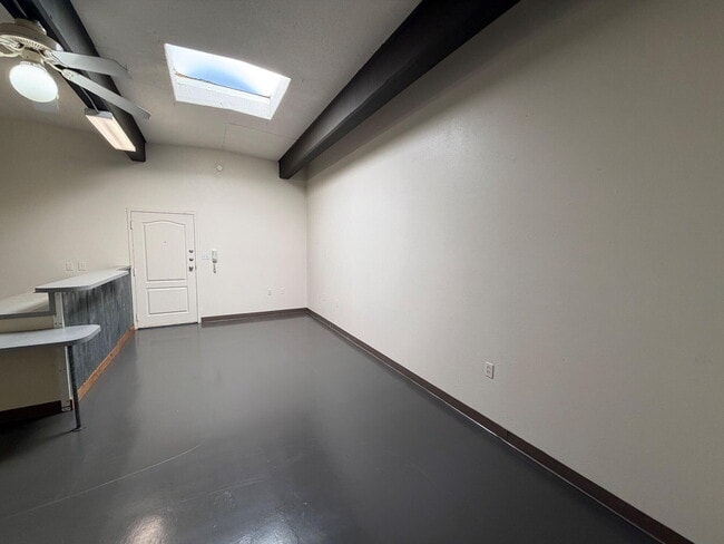 Photo - 1619 University Ave Unit 4