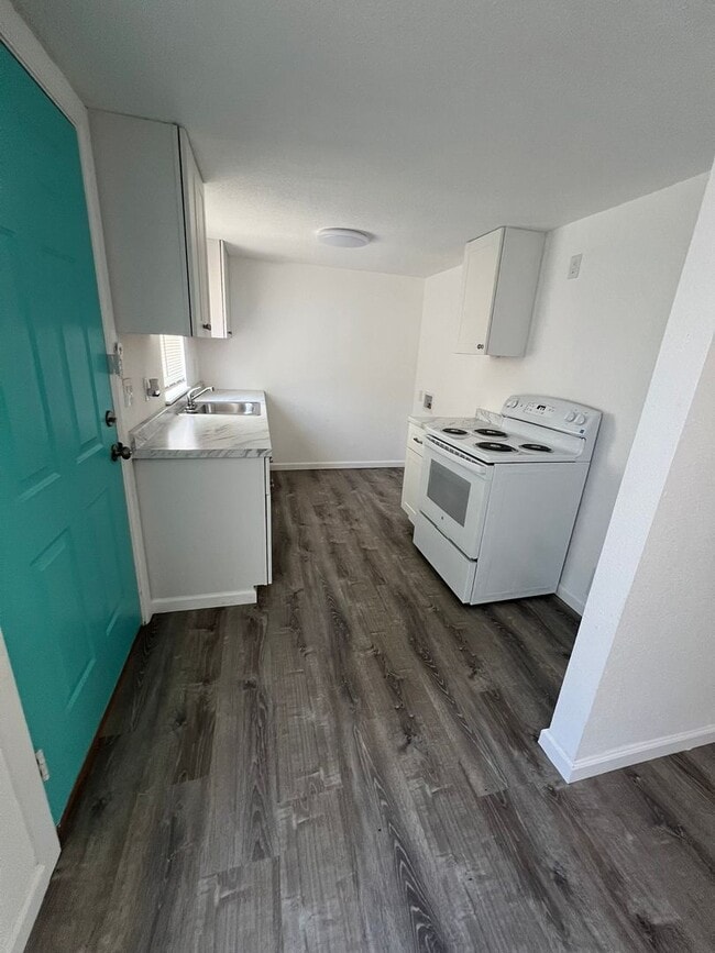 Photo - 405 Thornton St