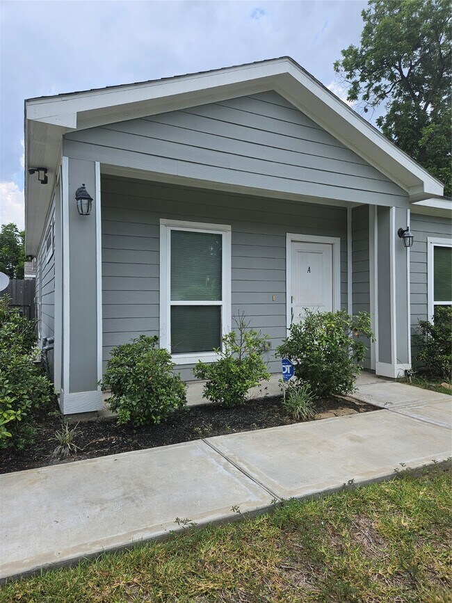 Building Photo - 2704 Sam Wilson St Rental