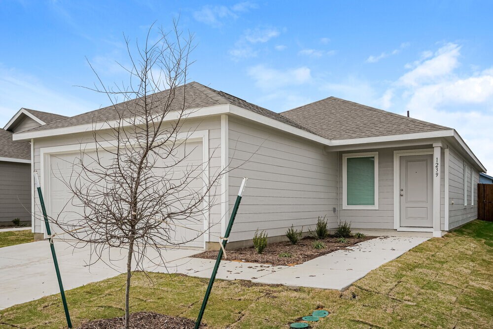 Photo - 1239 Maple St