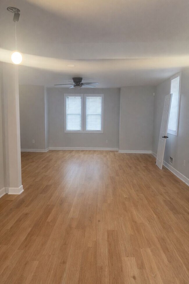 Photo - For Lease : 5 bedroom 1 1/2 bathroom fully renovated home in nice area. Call KPM 313-429-3244