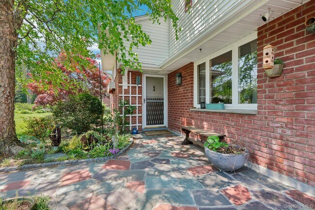 Photo - 181 Finmor Dr