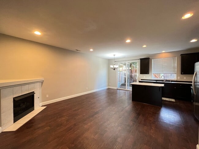 Photo - Super-Cute Townhouse! 3 bed + 2.5 baths w/ Fantastic Floor Plan! (A/C & Washer / Dryer included!)