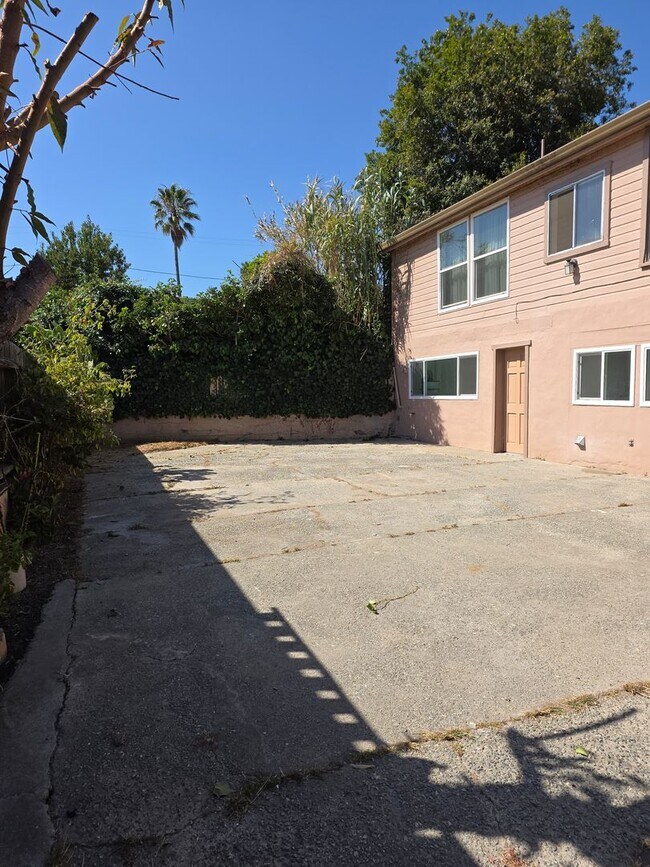 23 Broadis St Unit 23 Broadis St