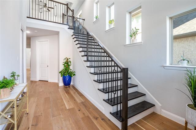 Photo - 8468 Wembley