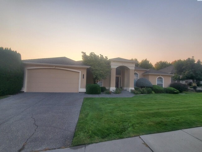Building Photo - Golf Course Frontage Rental