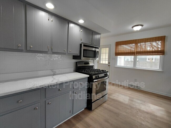 Photo - 7705 Whitcomb St