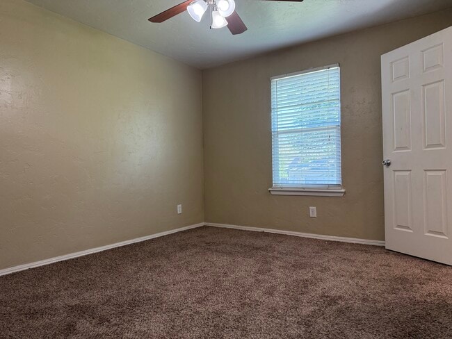 Bedroom pic 2