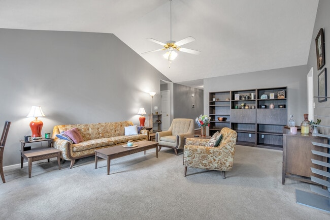 Photo - 703 Fairbluff Dr